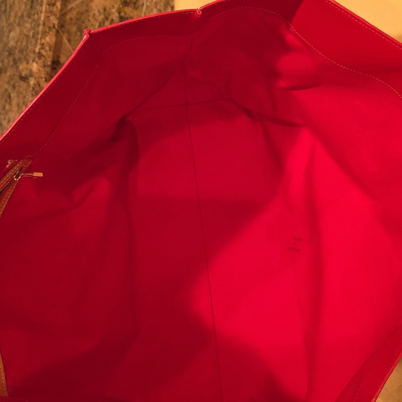Louis Vuitton Red Monogram Vernis Reade GM - Picture 13 of 17